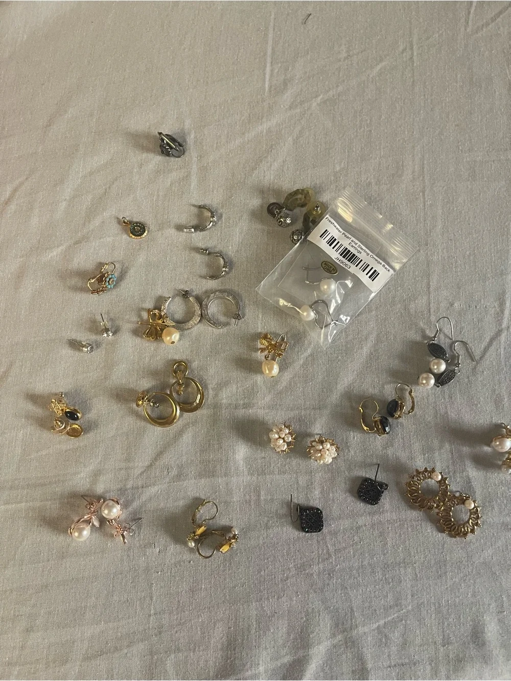 Mixed Pearl and Metal Women's Earring Set - Gold & Silver Tones 18 pairs